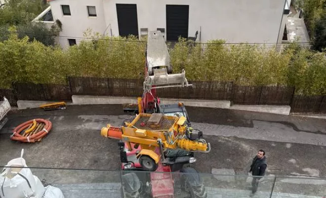 Location de pompe à béton mobile, Marseille, Azur Pompe
